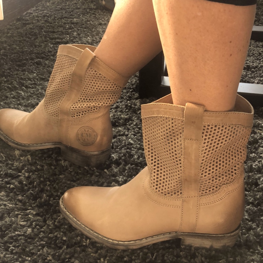 Catarina Martin boots, tan, size 8